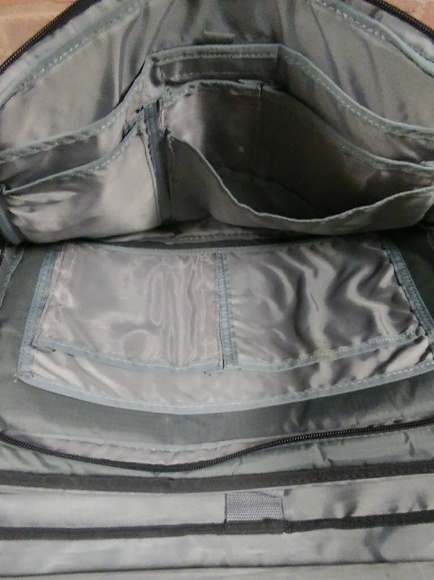 Kenneth Cole | Crossbody Messenger Bag Grey Black - Picture 6 of 8